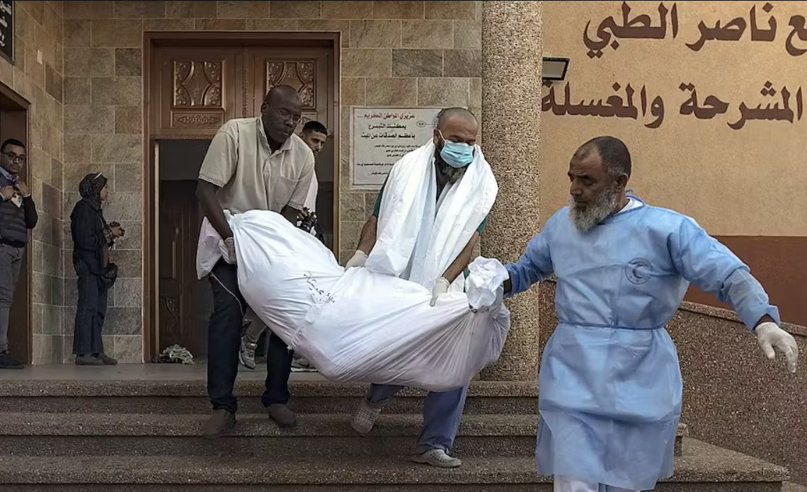 « Zone de mort »: l&rsquo;OMS mène une mission à l&rsquo;hôpital Al-shifa pour évacuer les derniers patients