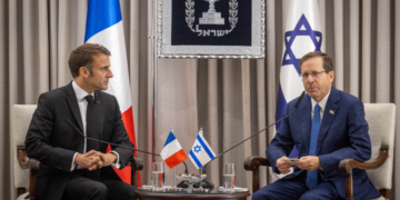 Bombardements de civils: Macron a appelé le président israélien pour « clarifier » ses propos