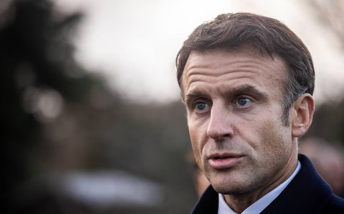 Une dizaine de diplomates français « regrettent » le positionnement pro-israélien d’Emmanuel Macron