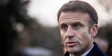 Une dizaine de diplomates français « regrettent » le positionnement pro-israélien d&rsquo;Emmanuel Macron