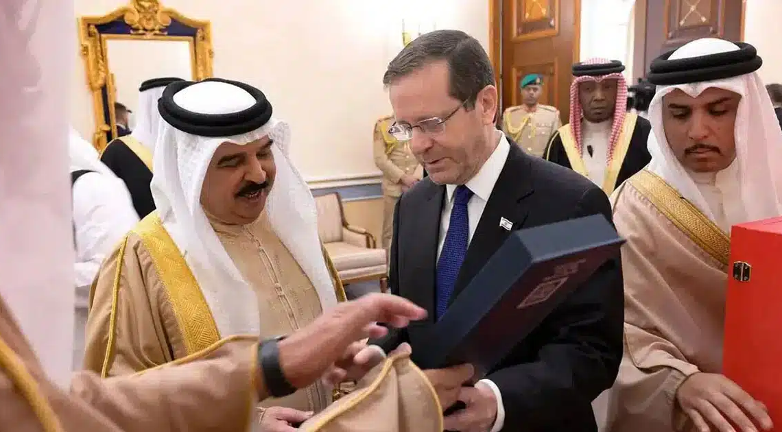 Le Bahreïn suspend ses relations économiques avec Israël