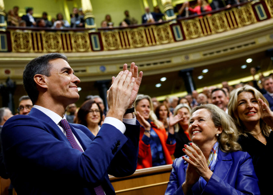 Espagne : le Premier ministre Pedro Sánchez reconduit pour quatre ans par le Parlement