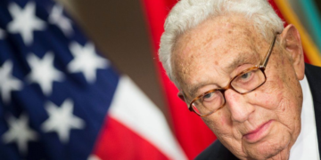 L&rsquo;ancien prix Nobel de la Paix et artisan de la diplomatie américaine, Henry Kissinger,  est mort