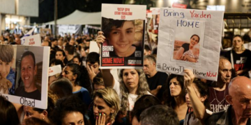 En Israël, des milliers de manifestants exigent de Netanyahu le retour des otages