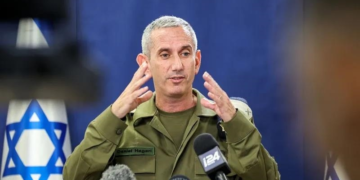 L’armée israélienne annonce qu’elle a encerclé la ville de Gaza et divisé la bande en deux