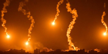 Gaza: Tsahal dit avoir bombardé 450 cibles en 24h, le Hamas annonce 200 morts de plus