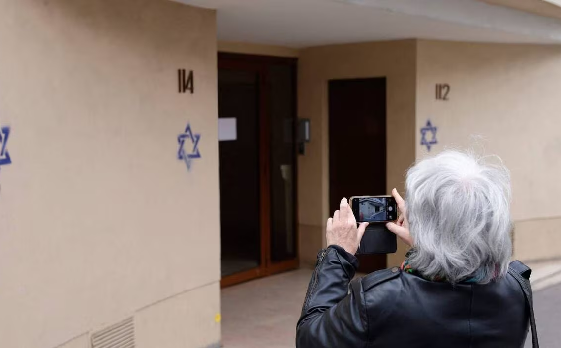 Camouflet pour les islamophobes de France: les tags à Paris d’étoiles de David visaient à « soutenir les Juifs »