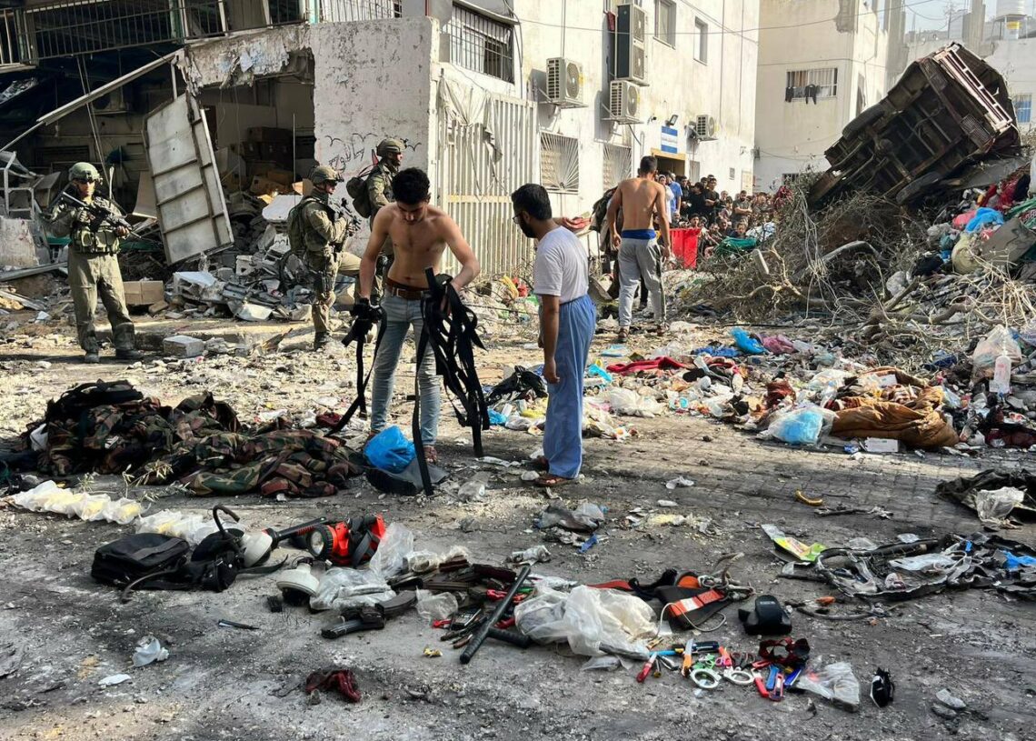 Des dizaines de Palestiniens arrêtés à l’hôpital Kamal Adwan dans la ville de Gaza