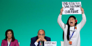 COP28 : le projet d’accord appelle à la « réduction » de la consommation et de la production des énergies fossiles 