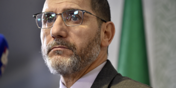 Algérie: L&rsquo;ancien chef du parti islamiste interdit de quitter le territoire