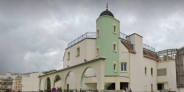 Islamophobie : Une carcasse de sanglier accrochée au portail d’une mosquée en France