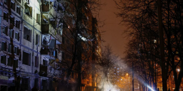 Ukraine: au moins 12 morts et 75 blessés dans des frappes russes