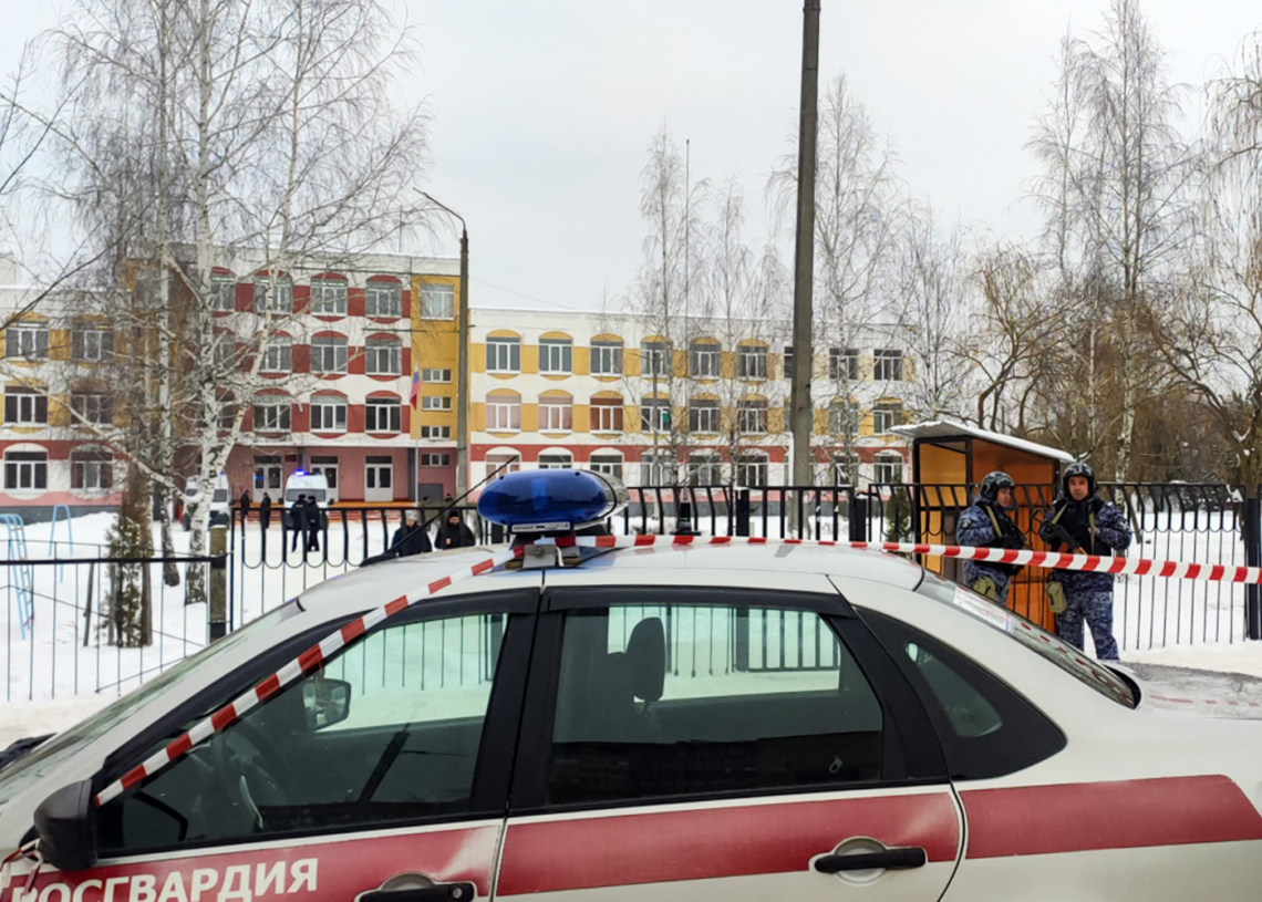 Fusillade scolaire en Russie: une adolescente de 14 ans tue une élève et se suicide