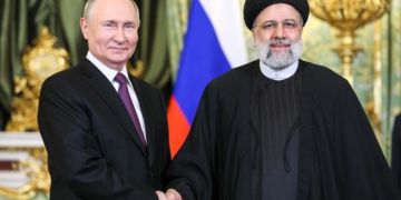 En visite en Russie, le président iranien estime que l’opération militaire israélienne à Gaza est un « génocide »