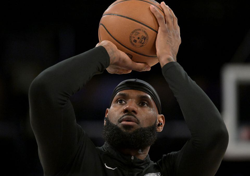 La star de la NBA, LeBron James, déplore la place « stupide » des armes à feu après une énième fusillade aux USA