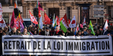 France: 150 000 personnes défilent contre la loi « asile et immigration »