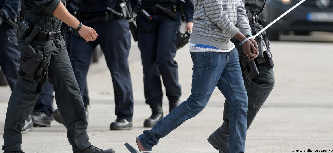 France-immigration: record de premiers titres de séjour, forte hausse des expulsions en 2023