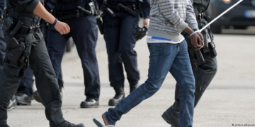 France-immigration: record de premiers titres de séjour, forte hausse des expulsions en 2023