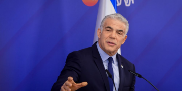 Israël: L&rsquo;ancien Premier ministre prêt à rejoindre Netanyahu pour sauver l&rsquo;accord sur les otages
