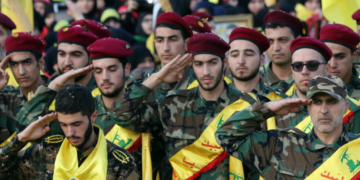 Assassinat de Salah Al-Arouri: le Hezbollah riposte et tire des roquettes sur une base israélienne