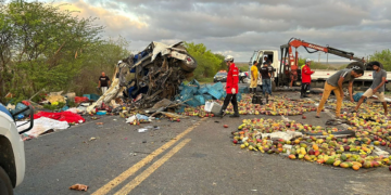 Brésil : au moins 25 morts dans une collision entre un bus et un camion dans l&rsquo;est du pays