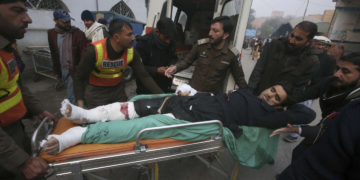Chargés de la protection de vaccinateurs antipolio, cinq policiers tués par une bombe au Pakistan