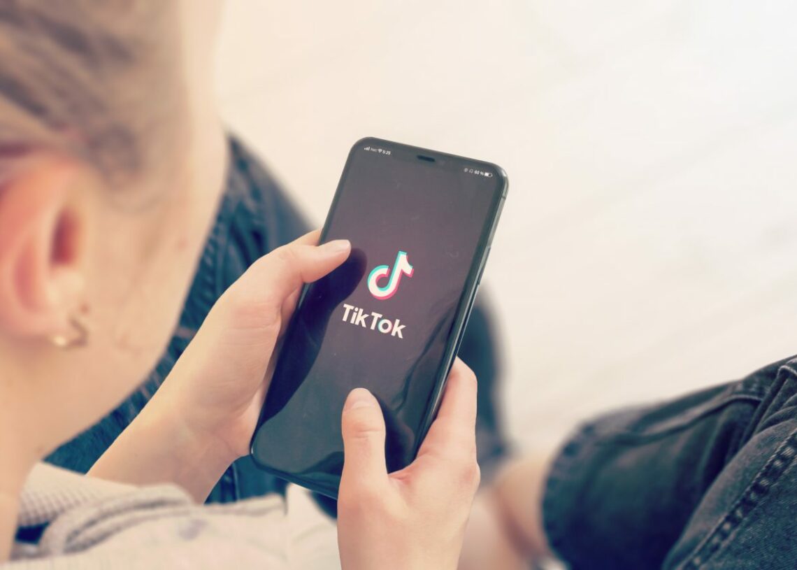 Protection des mineurs : l’Union européenne enquête sur le réseau social chinois TikTok