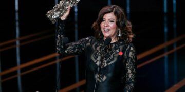 Kaouther Ben Hania reçoit le César du meilleur film documentaire pour « Les filles d&rsquo;Olfa »