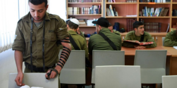 L&rsquo;armée israélienne devra recruter des juifs ultra-orthodoxes sans une nouvelle loi avant le 1er avril