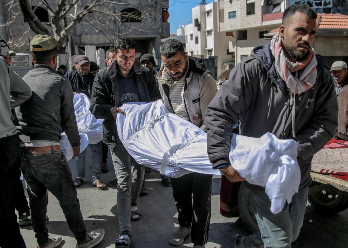 « Massacre de la farine »: Une attaque israélienne sur une distribution d&rsquo;aide humanitaire tue plus de 100 Gazaouis