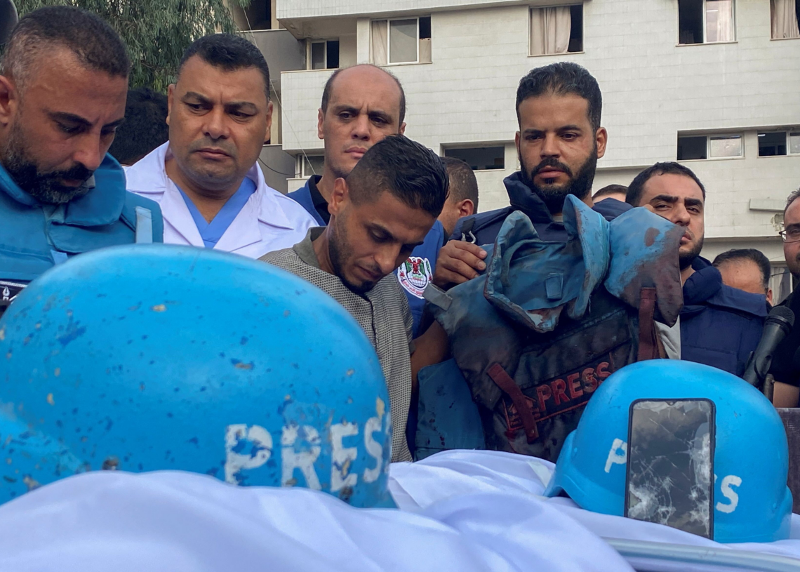 Gaza: Un journaliste et son fils tués, le bilan des morts chez les professionnels des médias passe à 122