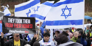 Des familles d&rsquo;otages israéliens demandent à la CPI de poursuivre le Hamas