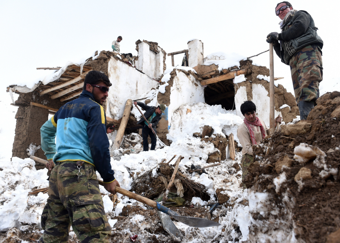 Six morts et 30 personnes toujours ensevelies sous une avalanche en Afghanistan