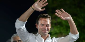 En Grèce, Stefanos Kasselakis, le leader de gauche, s’absente pour effectuer son service militaire