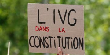 La France devient le premier pays au monde à inscrire l’IVG dans sa Constitution