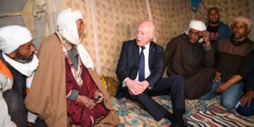 Visite inopinée de Kais Saied à Douz: « Tous les citoyens sont égaux »