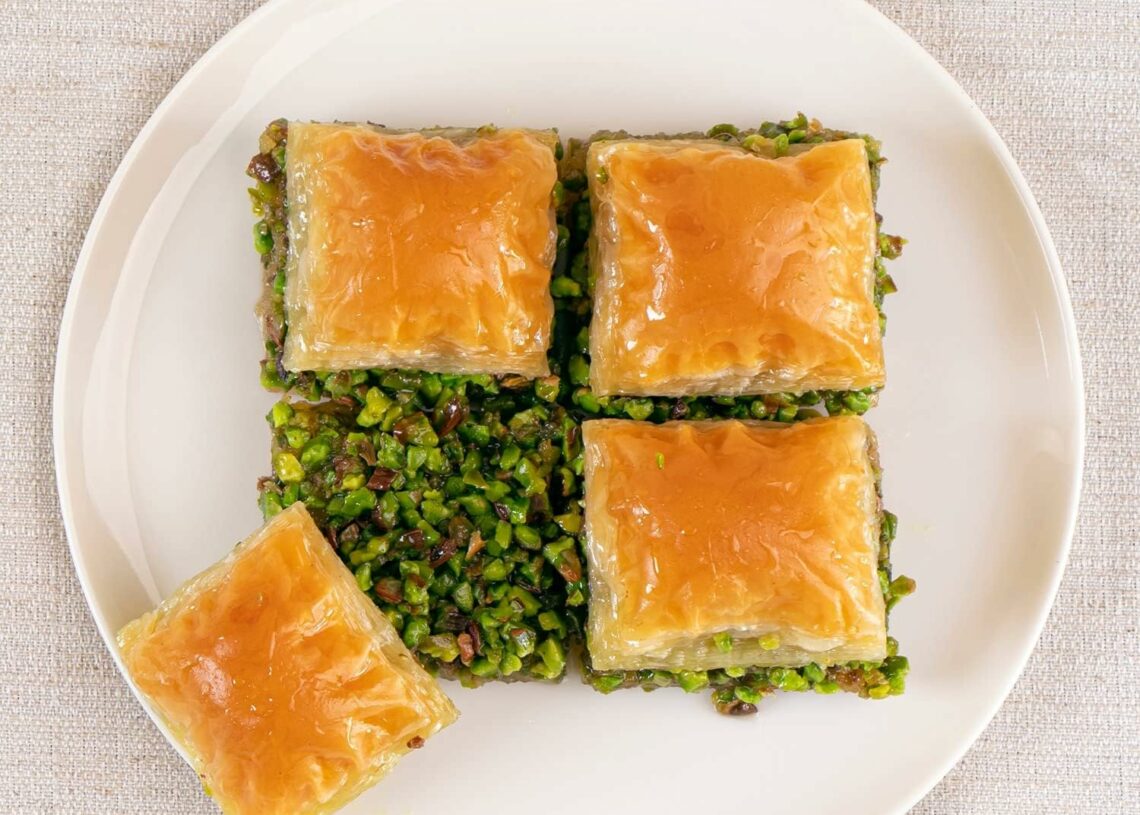 Ramadan: Pour tromper l’inflation, les Egyptiens se régalent avec la « pistache menteuse » ( fosdek kadheb)