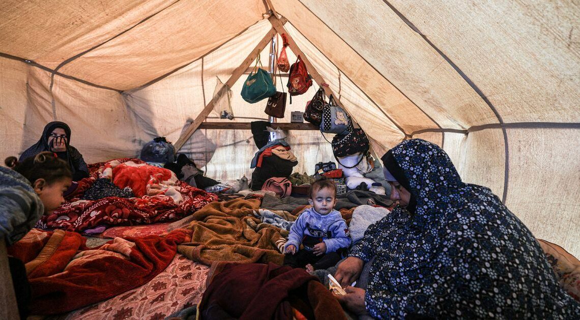 Gaza: 12 morts dans une frappe israélienne sur une tente de déplacés