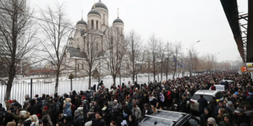 Funérailles de Navalny : des milliers de personnes rassemblées à Moscou, 45 personnes arrêtées