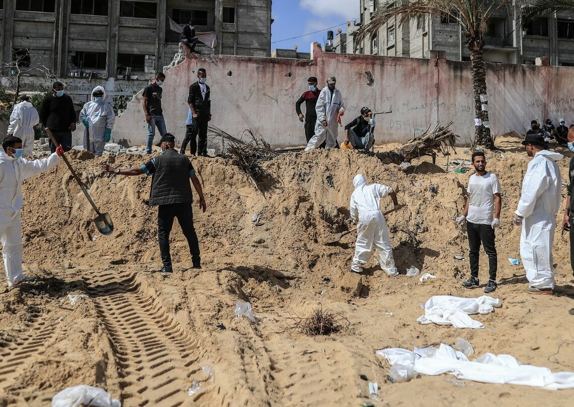 Gaza: Plus de 200 corps retrouvés dans des fosses communes d’un hôpital