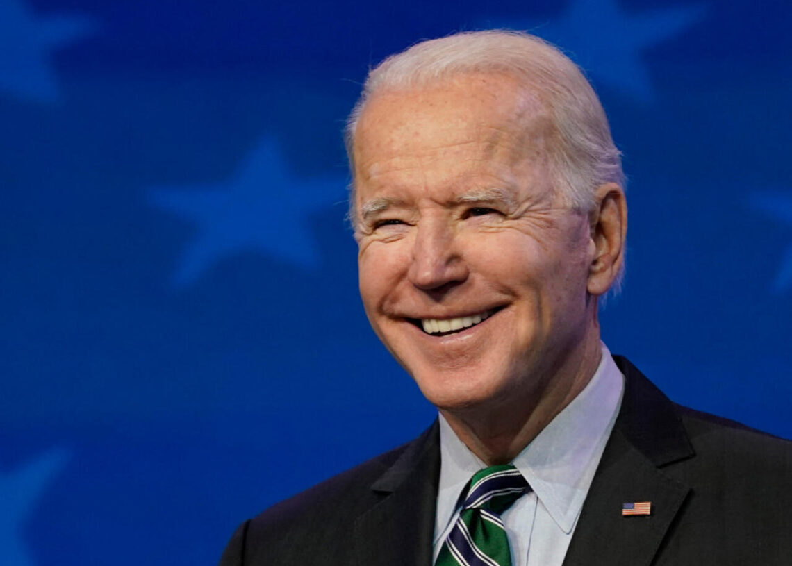 Biden prend ses distances avec la réalité et évoque son oncle « dévoré par des cannibales » en plein meeting