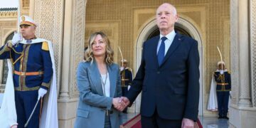 Giorgia Meloni sollicite l&rsquo;aide de Kais Saied pour endiguer la crise migratoire en Italie