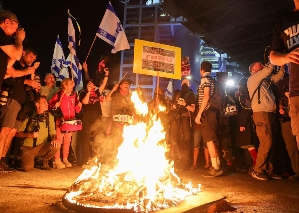 Large mobilisation anti-Netanyahou en Israël après six mois de guerre
