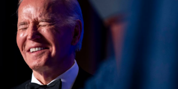 « Un enfant de six ans »: Biden se moque de Trump lors du dîner annuel des correspondants de la Maison Blanche