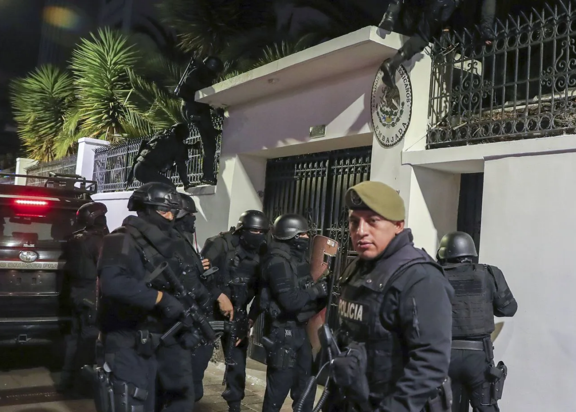 Le Mexique rompt avec l’Equateur, après une irruption policière dans son ambassade