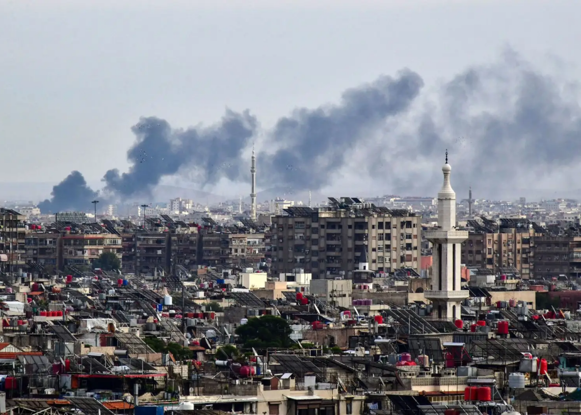 Simultanément à l’Iran, des frappes israéliennes ont visé la Syrie