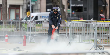 Pendant le procès de Trump, un homme s&rsquo;immole par le feu devant un tribunal de New York