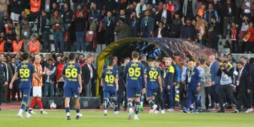 Supercoupe de Turquie: Les joueurs de Fenerbahçe quittent la pelouse face à Galatasaray en guise de protestation