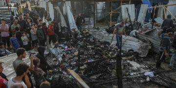Frappe meurtrière sur un camp de réfugiés à Rafah: Des éclats d&rsquo;obus à l&rsquo;origine de l&rsquo;incendie