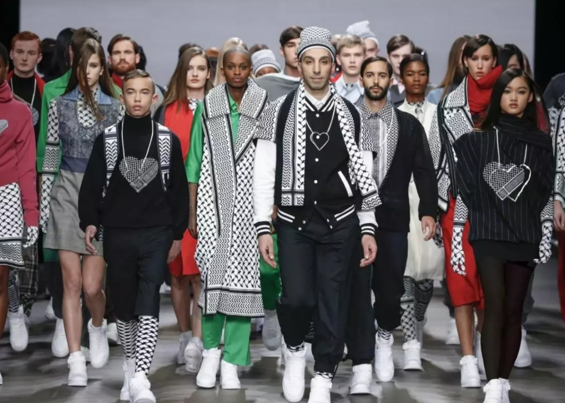 « La résistance ne se démode pas »: Aziz Bekkaoui, le styliste qui fait défiler la cause palestinienne